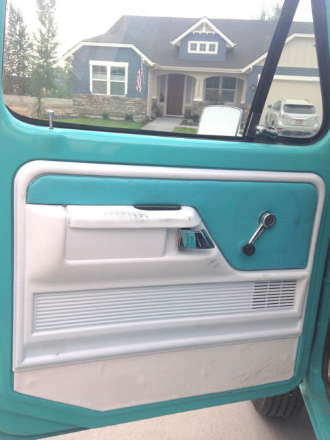 Teal 1973 Ford F-250 Cab & Chassis with White interior