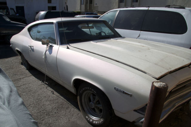 White 1969 Chevrolet Chevelle Coupe with Black interior