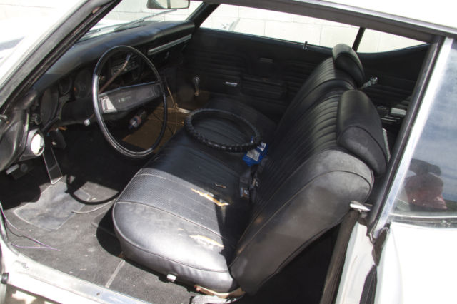 White 1969 Chevrolet Chevelle Coupe with Black interior