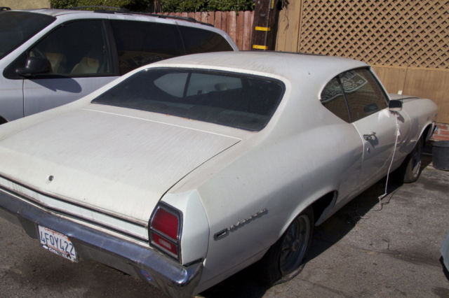 White 1969 Chevrolet Chevelle Coupe with Black interior