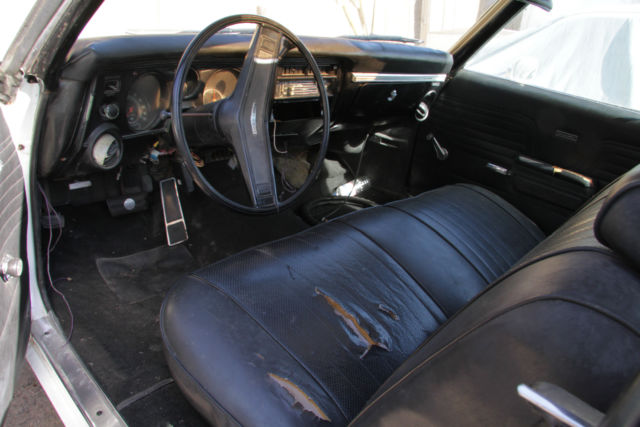 White 1969 Chevrolet Chevelle Coupe with Black interior