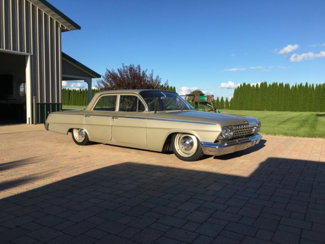Silver 1962 Chevrolet Bel Air/150/210 Sedan