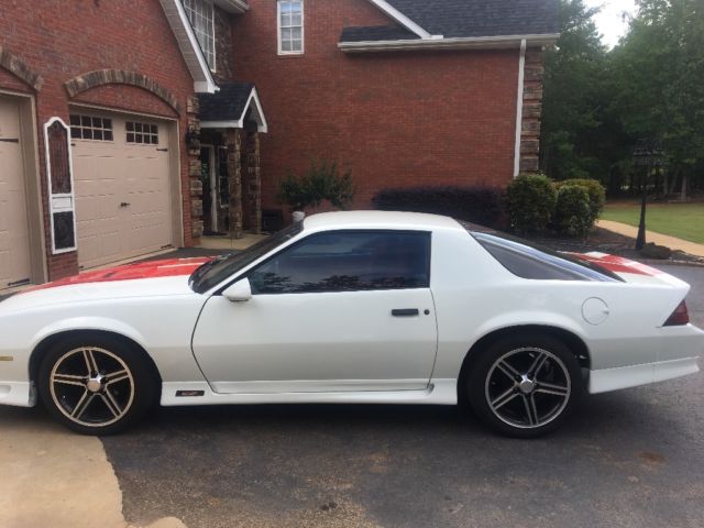 White 1992 Chevrolet Camaro Coupe with Red interior