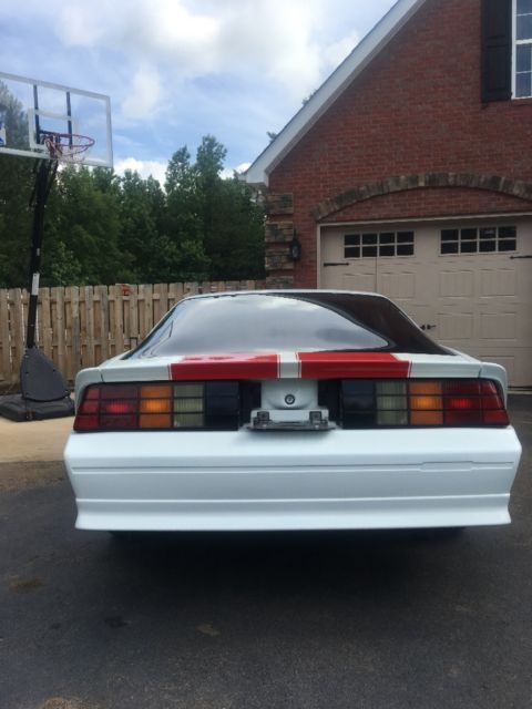 White 1992 Chevrolet Camaro Coupe with Red interior