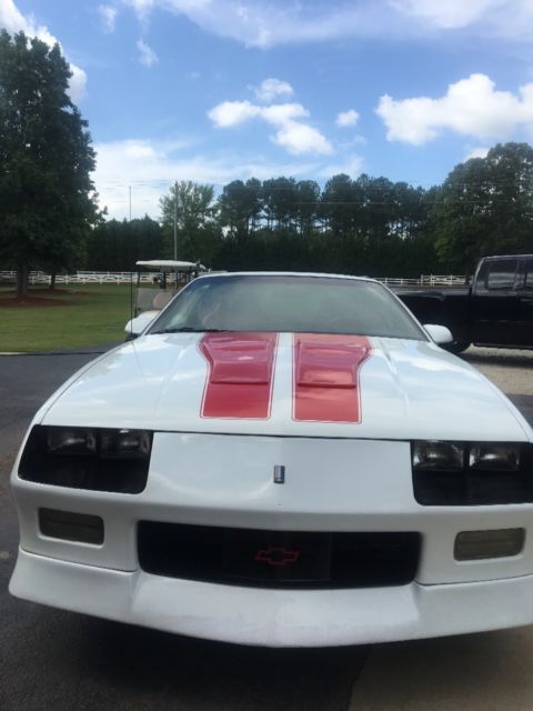 White 1992 Chevrolet Camaro Coupe with Red interior