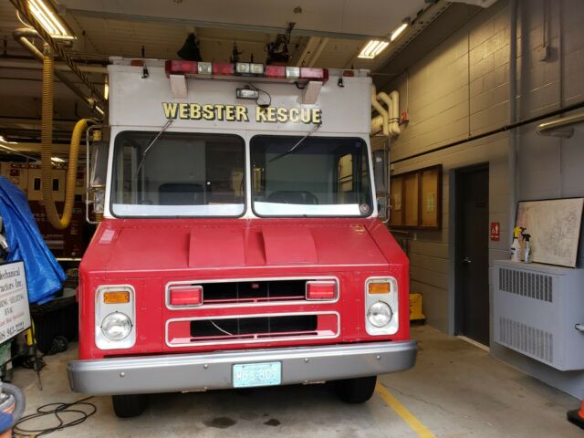 Red 1985 Chevrolet P30 Van Van Camper