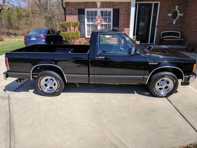 Black 1985 Chevrolet S-10 Standard Cab Pickup with Black interior