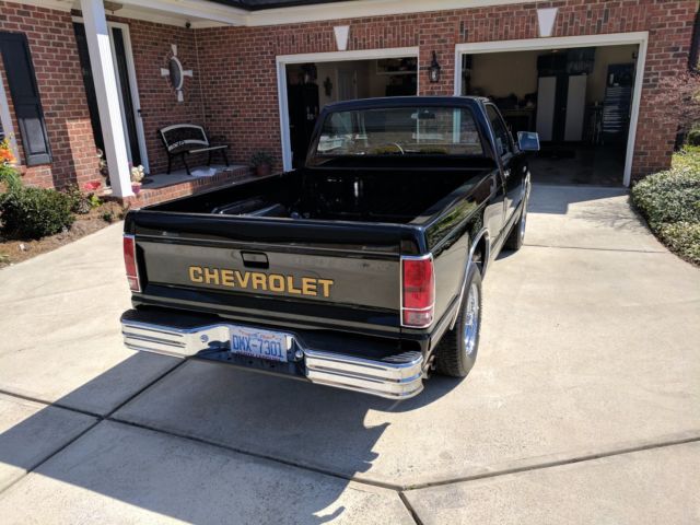 Black 1985 Chevrolet S-10 Standard Cab Pickup with Black interior