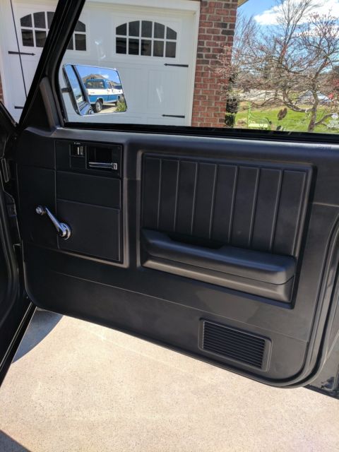 Black 1985 Chevrolet S-10 Standard Cab Pickup with Black interior
