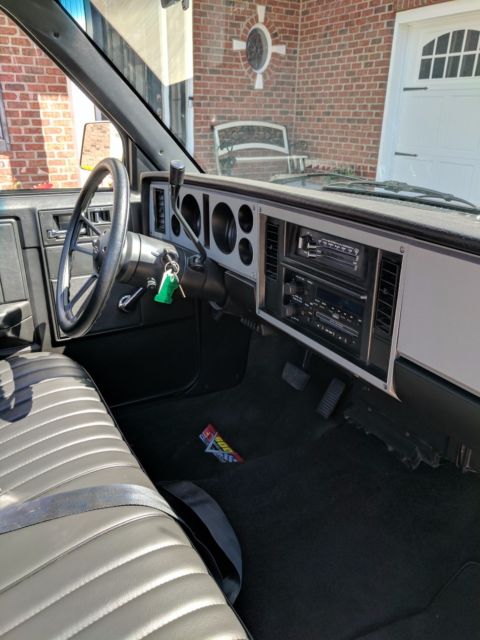 Black 1985 Chevrolet S-10 Standard Cab Pickup with Black interior