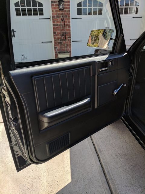 Black 1985 Chevrolet S-10 Standard Cab Pickup with Black interior