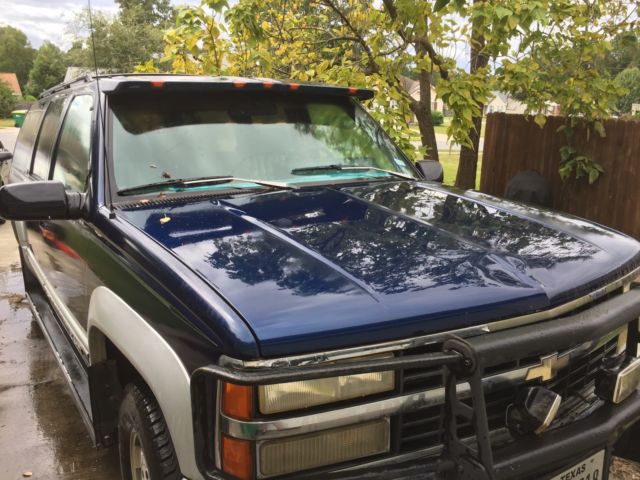 1993 Chevrolet Suburban SUV with Blue interior