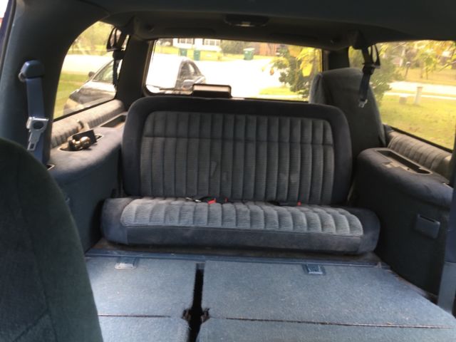 1993 Chevrolet Suburban SUV with Blue interior