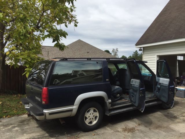 1993 Chevrolet Suburban SUV with Blue interior