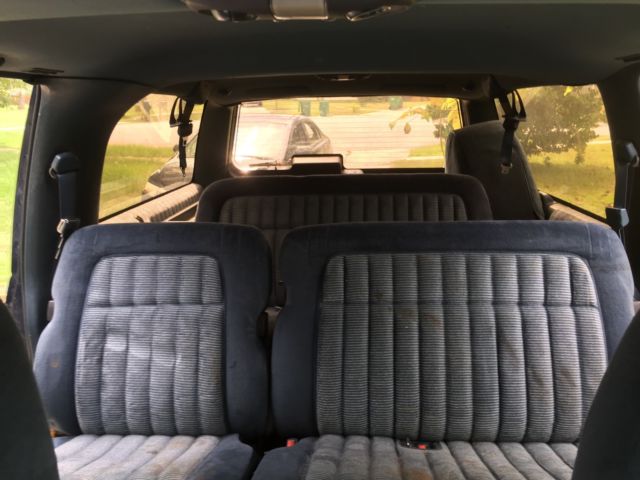 1993 Chevrolet Suburban SUV with Blue interior