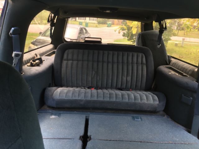 1993 Chevrolet Suburban SUV with Blue interior