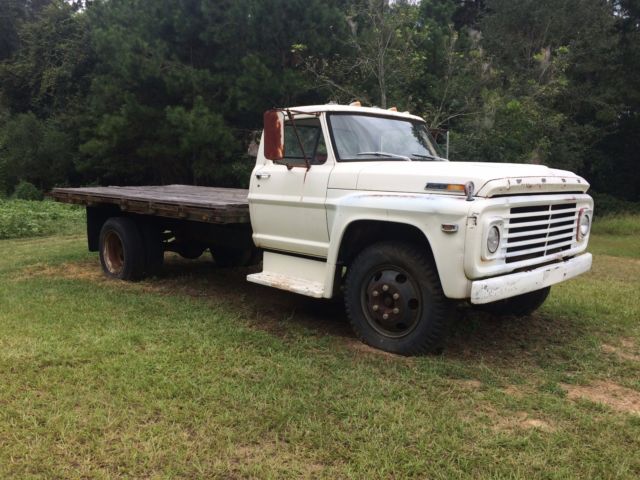 White 1968 Ford F-550 Dump Truck