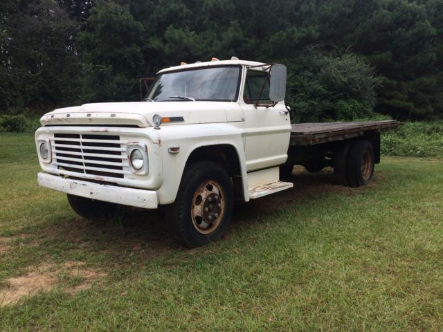 White 1968 Ford F-550 Dump Truck