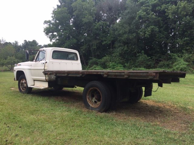 White 1968 Ford F-550 Dump Truck