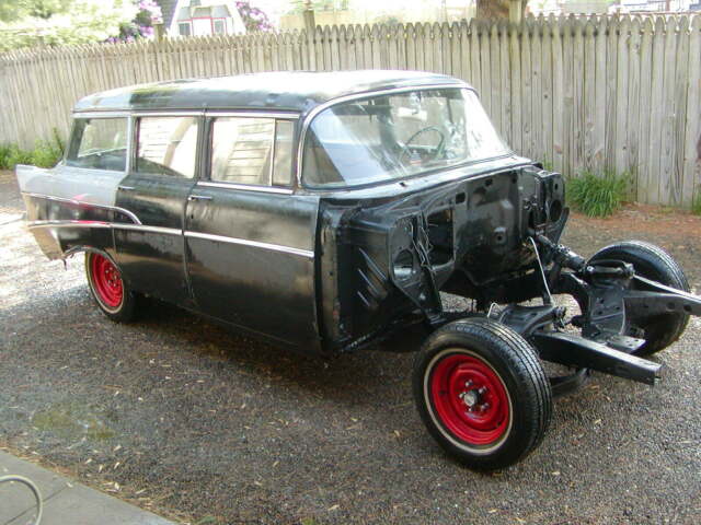 Primer 1957 Chevrolet Bel Air/150/210 Station Wagon with Green interior