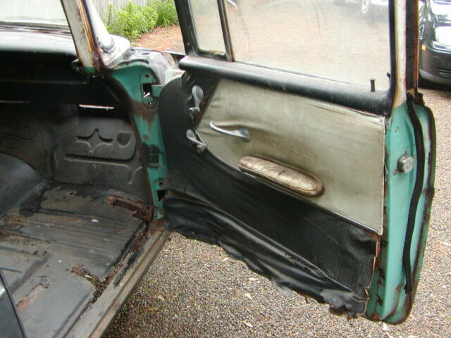 Primer 1957 Chevrolet Bel Air/150/210 Station Wagon with Green interior