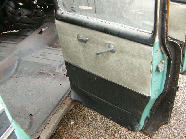 Primer 1957 Chevrolet Bel Air/150/210 Station Wagon with Green interior