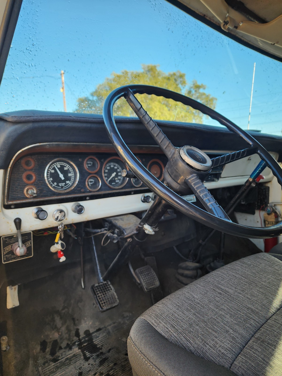 White 1972 Ford f500 Standard Cab Pickup with Gray interior