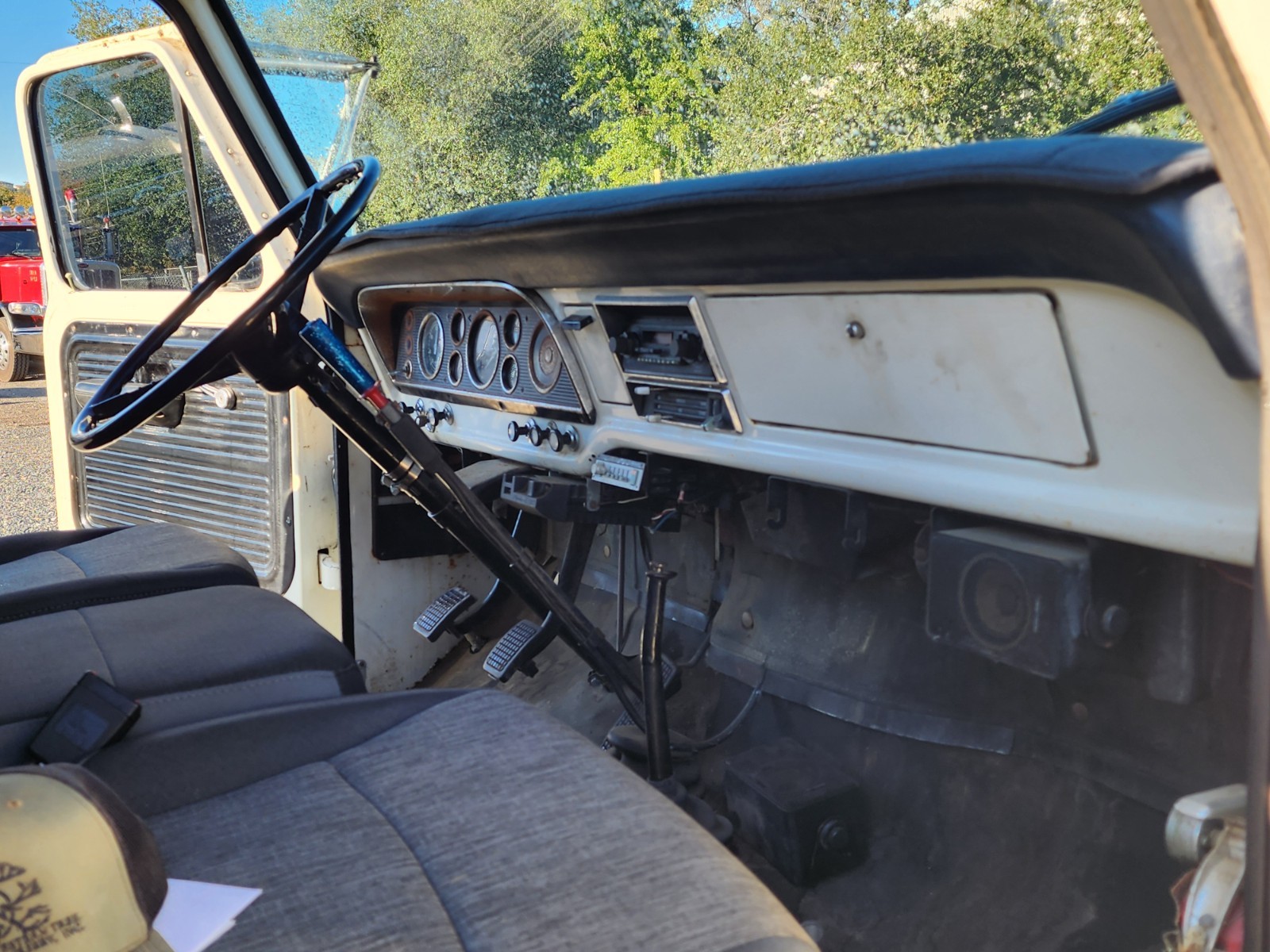 White 1972 Ford f500 Standard Cab Pickup with Gray interior