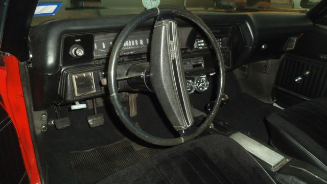 Red 1972 Chevrolet Chevelle 2 dr hardtop with Black interior