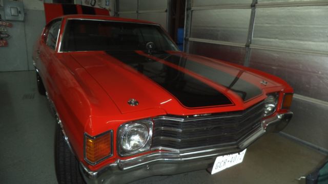 Red 1972 Chevrolet Chevelle 2 dr hardtop with Black interior