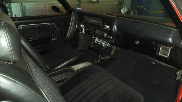 Red 1972 Chevrolet Chevelle 2 dr hardtop with Black interior