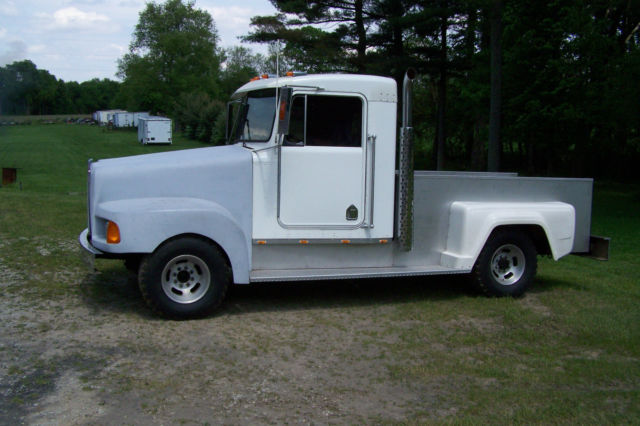 White 1978 Chevrolet Other Pickups kenworth T 600 with Blue interior