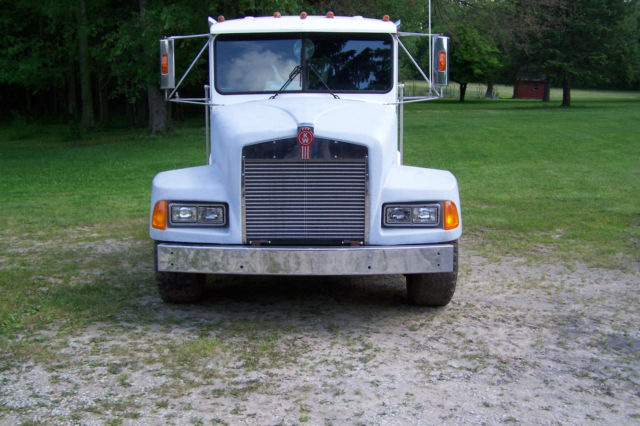 White 1978 Chevrolet Other Pickups kenworth T 600 with Blue interior