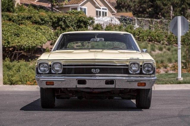Yellow 1968 Chevrolet Chevelle Coupe with Black interior