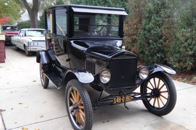 Black 1924 Ford Model T Sedan with Gray interior