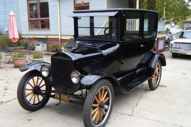 Black 1924 Ford Model T Sedan with Gray interior