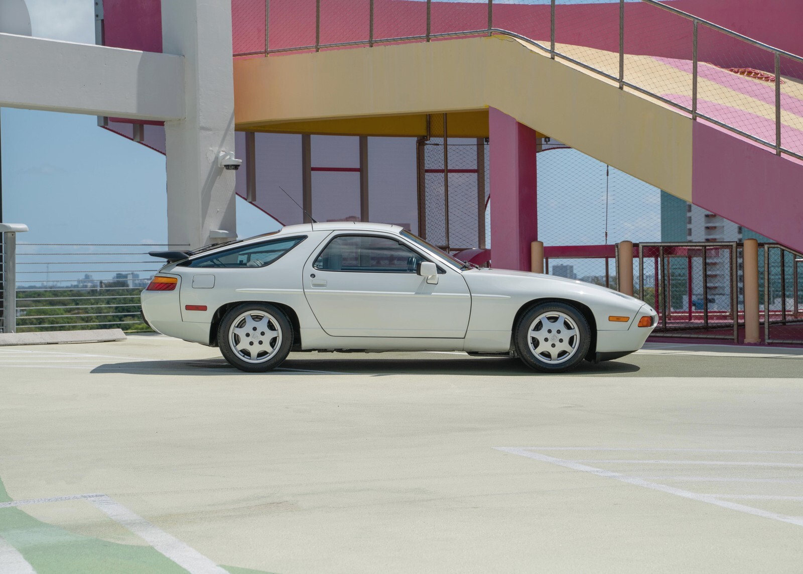 White 1991 Porsche 928 Coupe with Grey interior