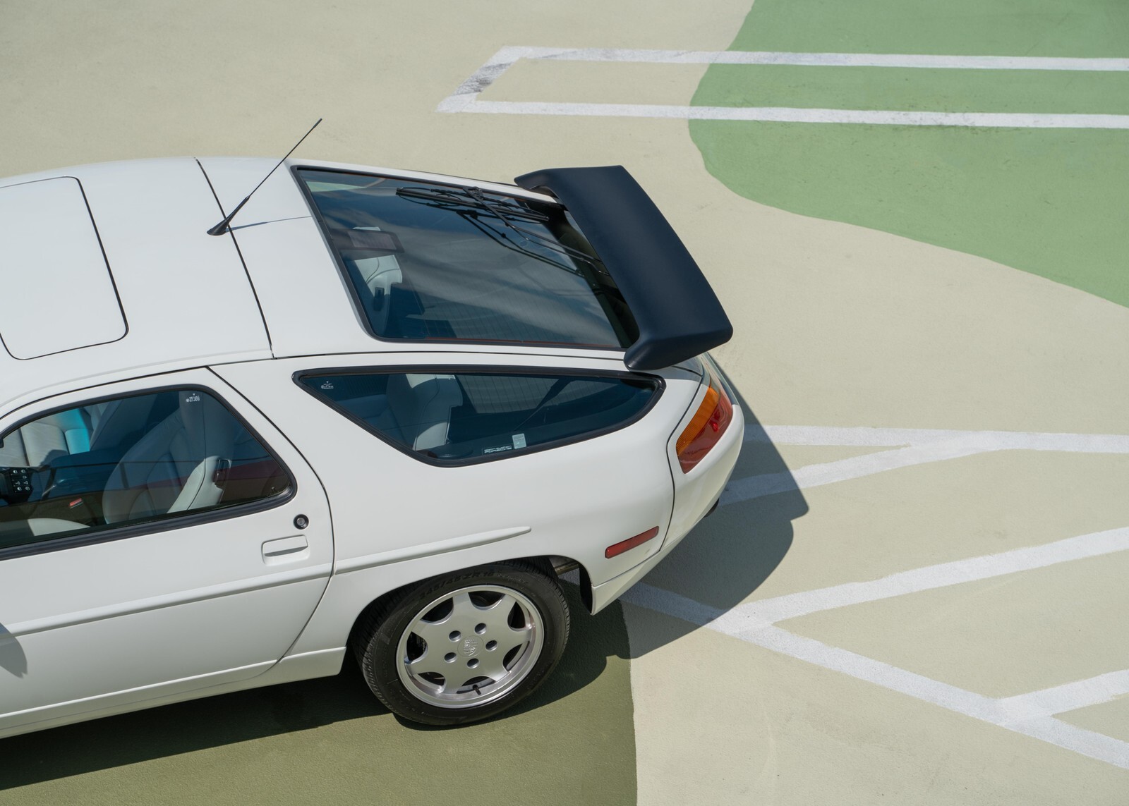 White 1991 Porsche 928 Coupe with Grey interior