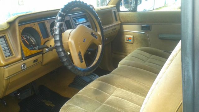 White 1988 Ford Bronco II SUV with Tan interior
